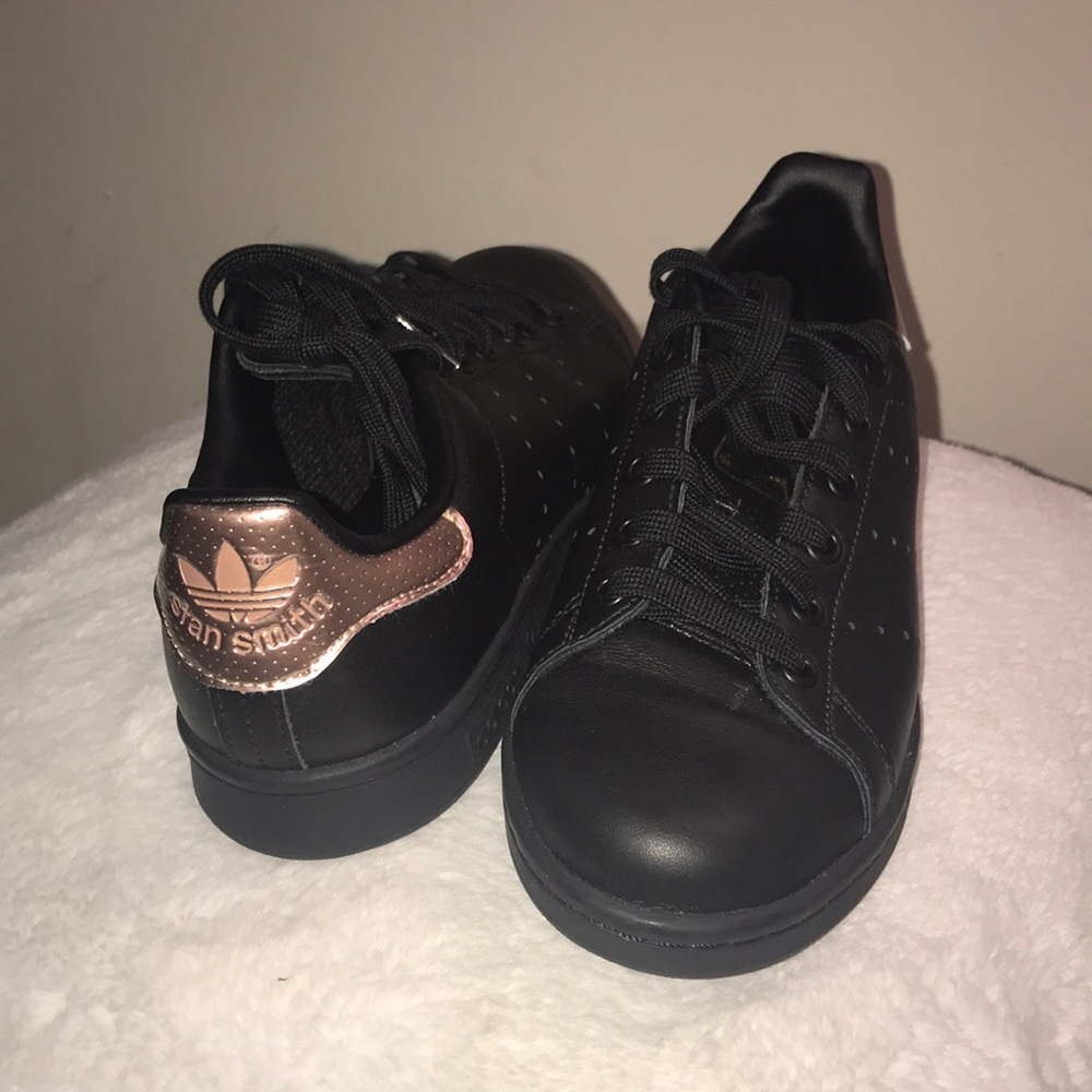 NWOT Adidas black sneakers
